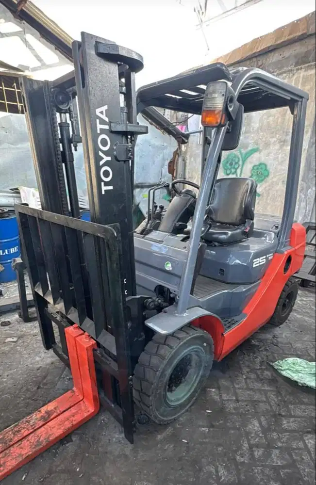 FORKLIFT TOYOTA 2.5 TON MAST BERGARANSI MESIN