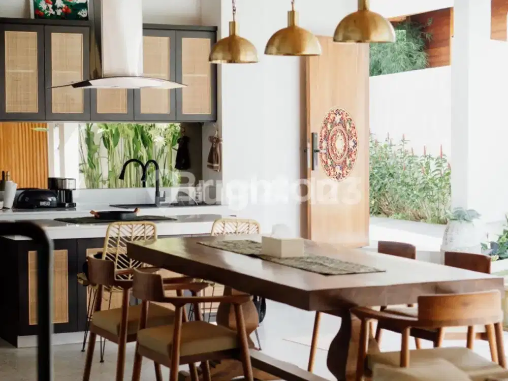 LUXURY VILLA 2 LANTAI FULL FURNISHED DI KAWASAN ELIT PERERENAN
