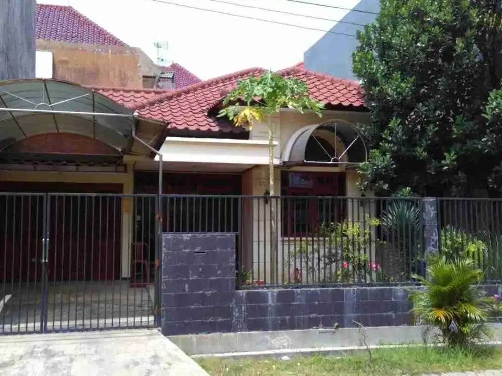 DISEWAKAN  MURAH RUMAH 1 LANTAI SEMI FURNISH DI ARAYA 1 GALAXY BUMI PERMAI