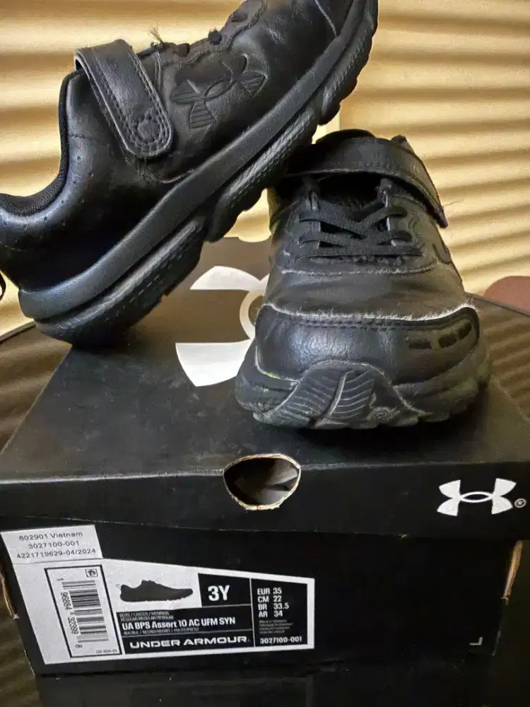 DIJUAL SEPATU UNDER ARMOUR ORI