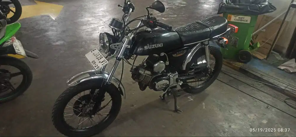 Suzuki A100 - thn 1976 - Black