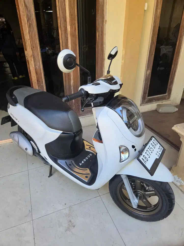 Scoopy prestige 2025 putih keyless gbm