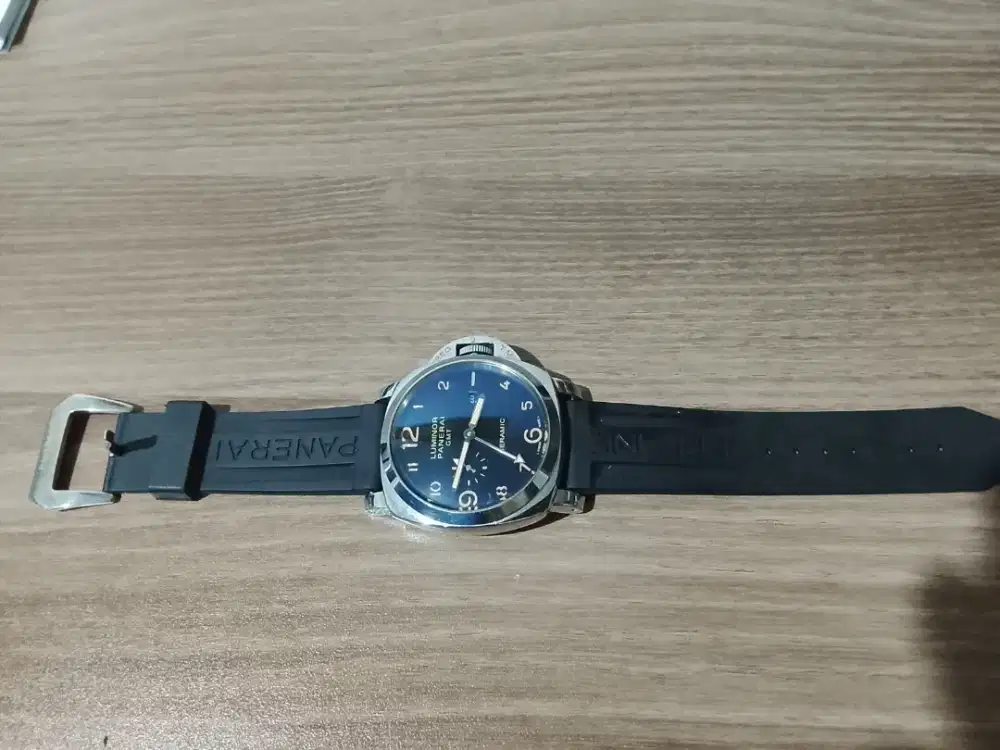 Jam tangan sudah tidak terpakai