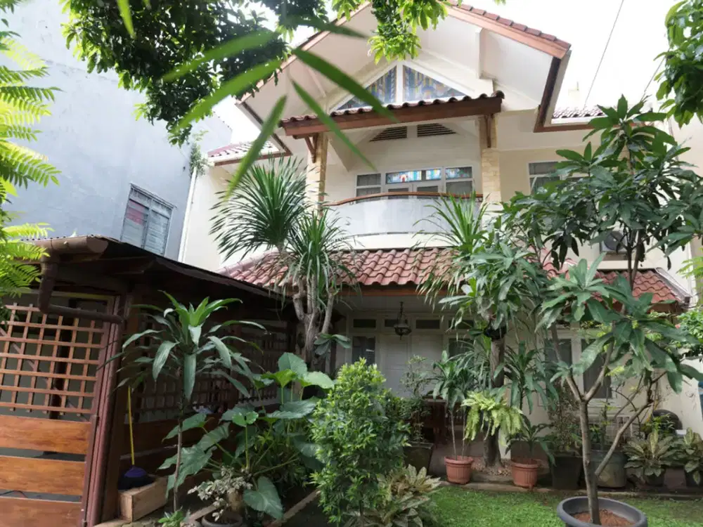 Rumah Strategis 17 Menit ke Terminal Ragunan 2 Lt Hadap Timur J-54986