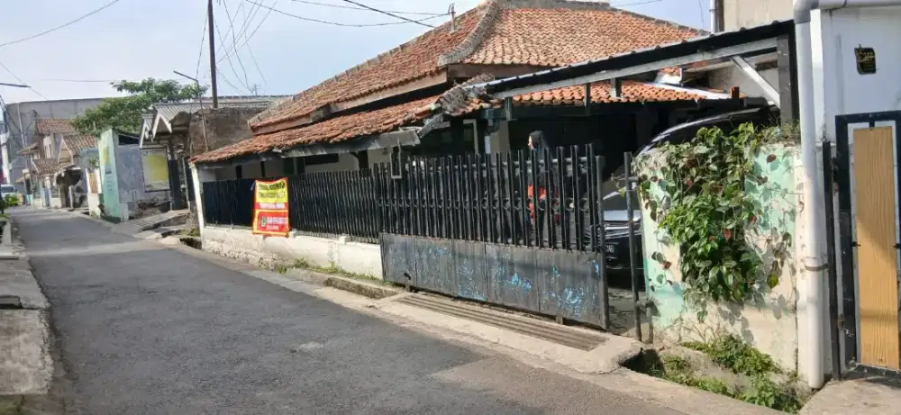 Di jual rumah strategis di tengah kota