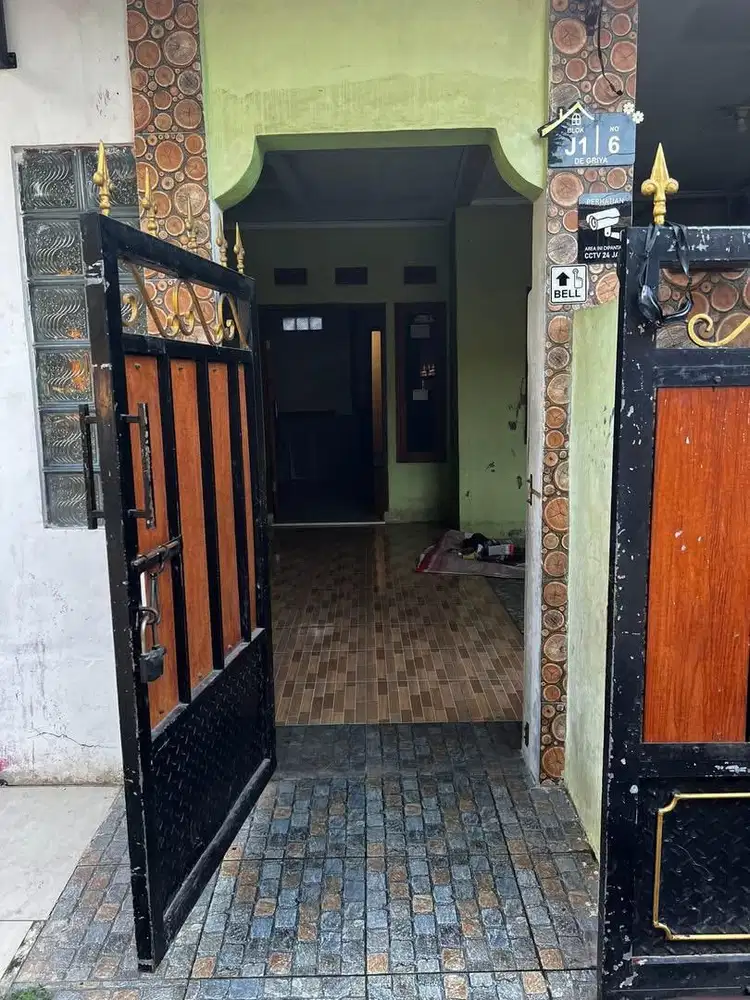 DIJUAL RUMAH PERUMAHAN DE GRIYA FULL RENOV DARI GENTENG SAMPAI LANTAI