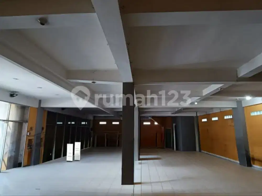 Ruko Gandeng Daerah Ramai dan Komersial Jalan Utama Grogol