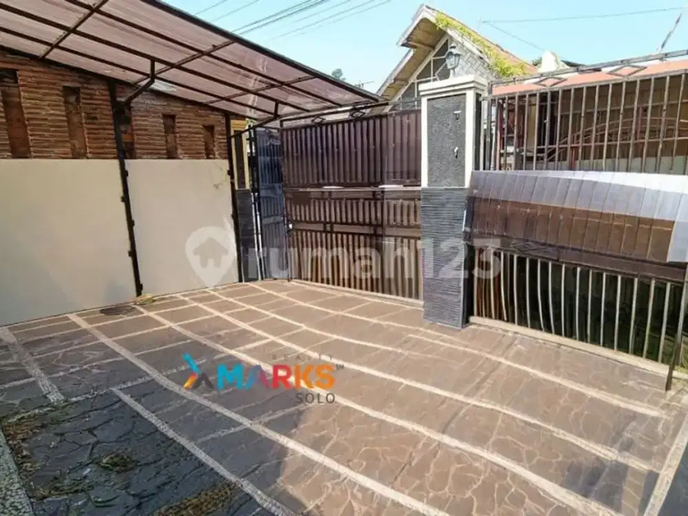 Sewa/ Jual Rumah Tengah Kota Area Panularan Solo