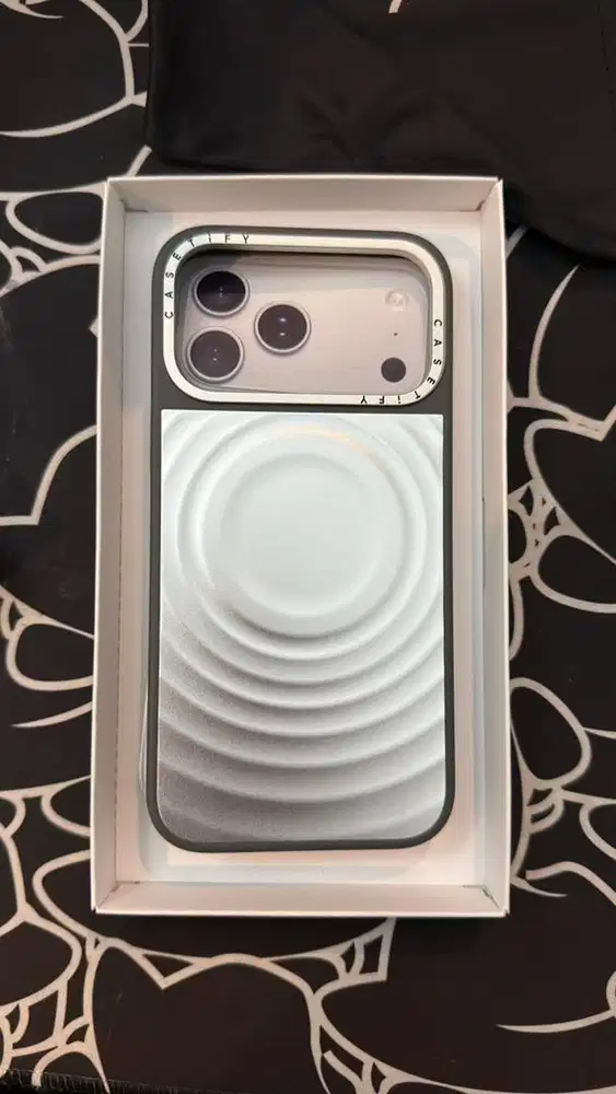apple iphone 17 pro max casetify original like new