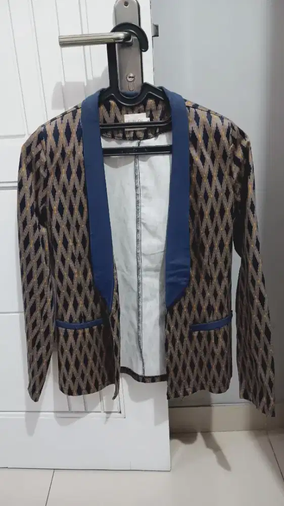 Blazer Gaudi Motif Semi Batik Songket