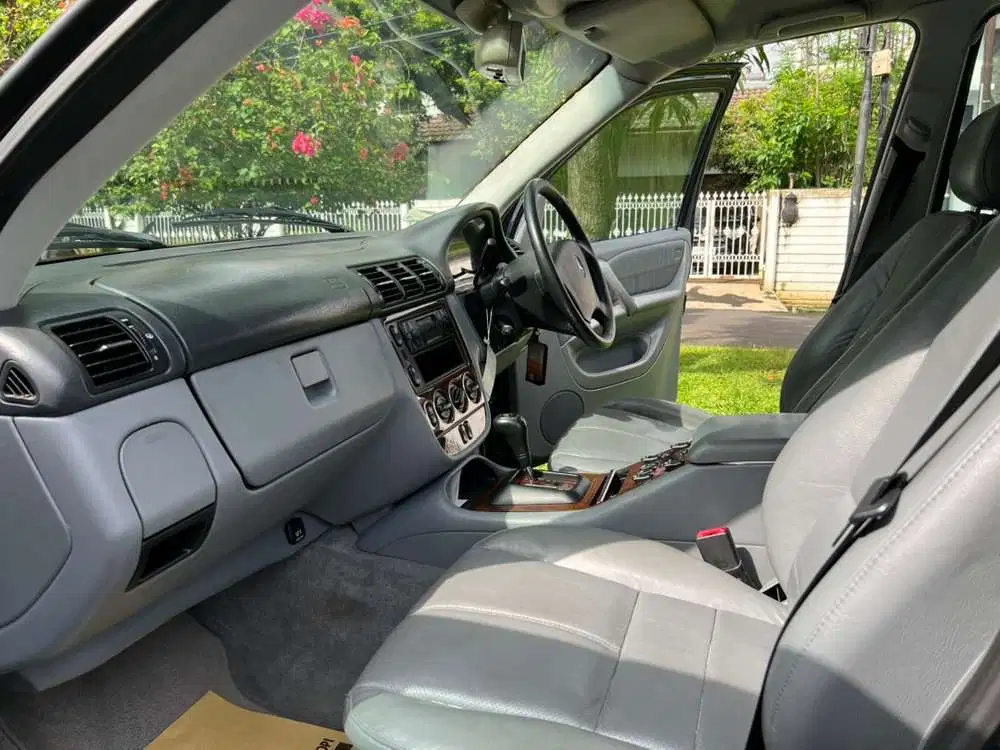 Mercedes-Benz ML320 2001 Bensin