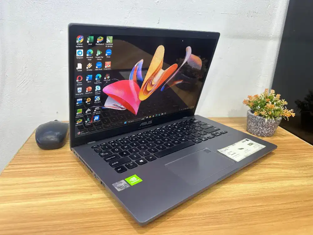 Asus VivoBook A409JB
Core i5-1035G1/8GB/SSD 256GB + 1TB HDD/Mx110 2Gb