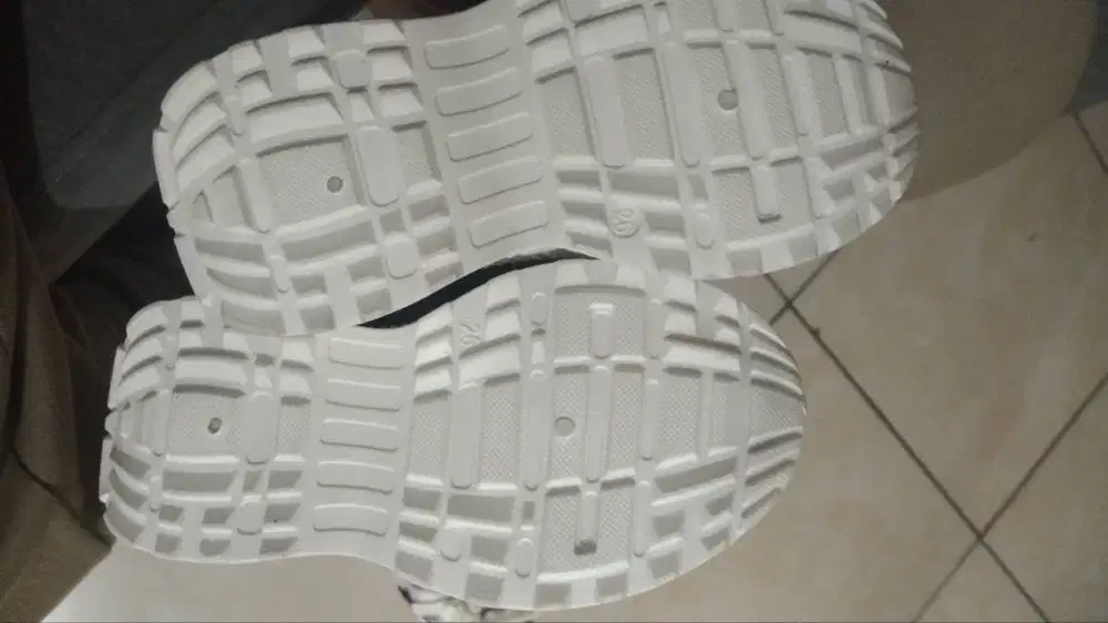 Sepatu anak import