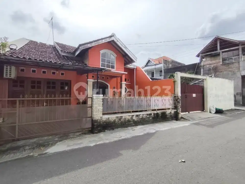 Murah Rumah Nyaman 2 Kavling Dekat Stadion Manahan Solo