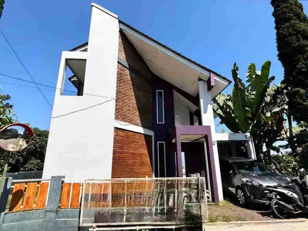 Rumah Luas di Komplek Jatihandap Luas Tanah 184 Ada 4 KT harga 875 Juta View Bandung