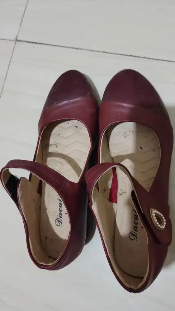 Dijual Sepatu wanita
Buat kerja, hangout