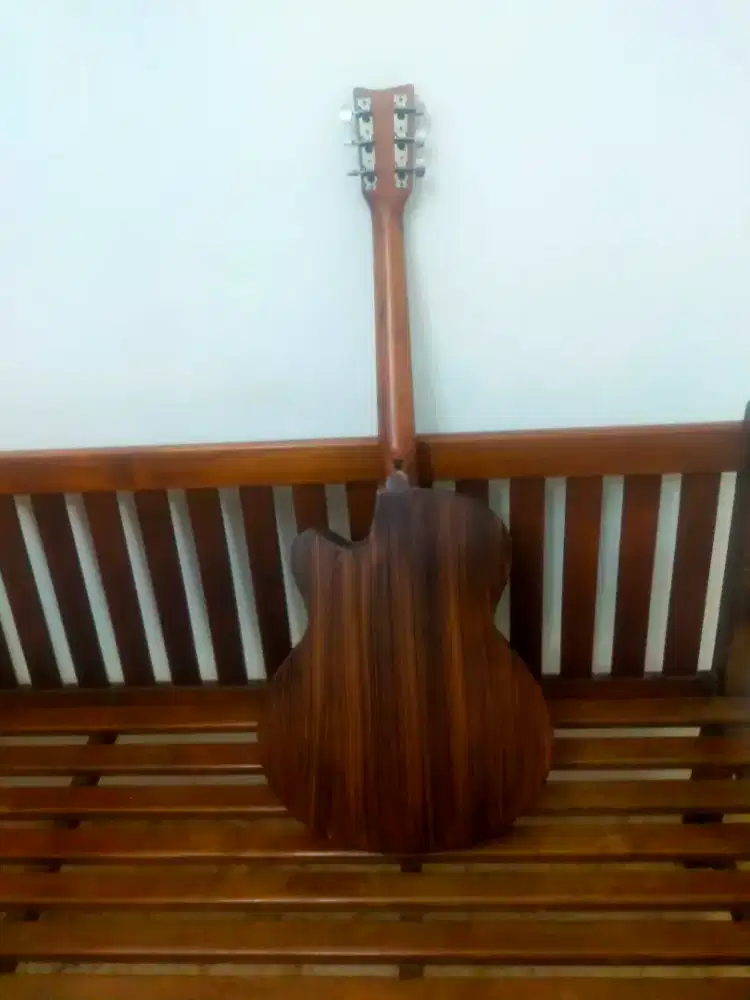 Gitar tinggal beli senar aja