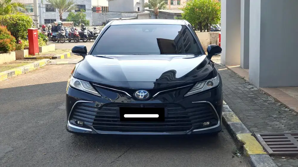 Toyota camry hybrid tss sunroof jbl 2022 hitam