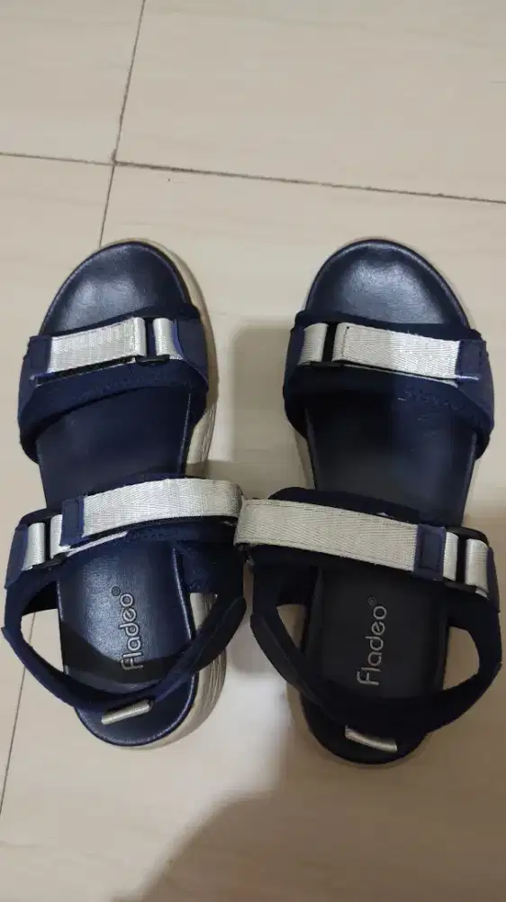 Dijual Sepatu wanita
Buat kerja, hangout dan acara kondangan