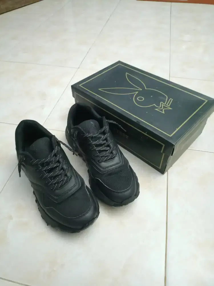 Sepatu Playboy Jergen laces up size 45