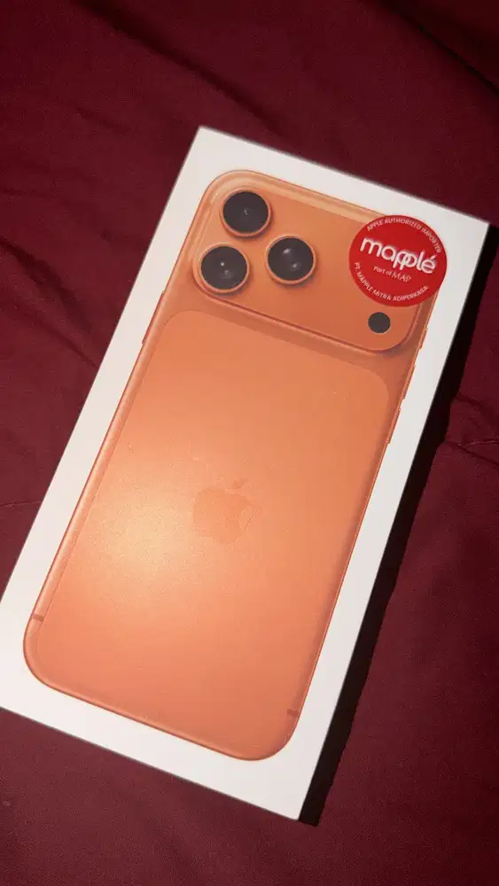 iphone 17promax orange like new