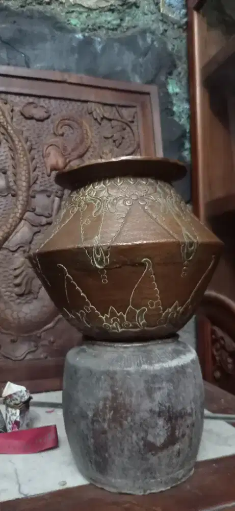 Bokor ukiran tembaga kuno