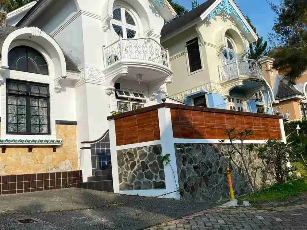 DIJUAL VILLA SIAP HUNI – TINGGAL BAWA KOPER
​Desain fungsional, pencahayaan alami optimal (menghadap Timur), dan sudah Full Furnished!