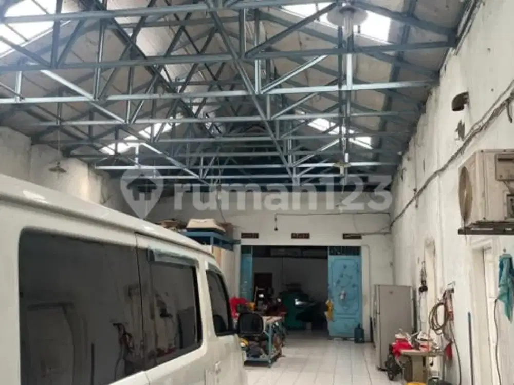 Ruang Usaha Sekaligus Rumah Tinggal Pinggir Jalan Besar Colomadu