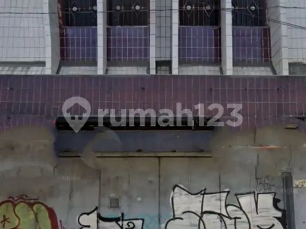 Ruko Lokasi Strategis Daerah Pertokoan 2.5 Lantai Di Kratonan Solo