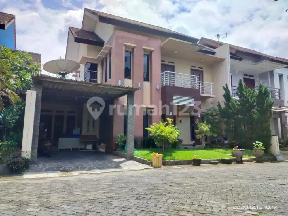 Rumah Modern Minimalis Di Cluster Elit Manahan Solo