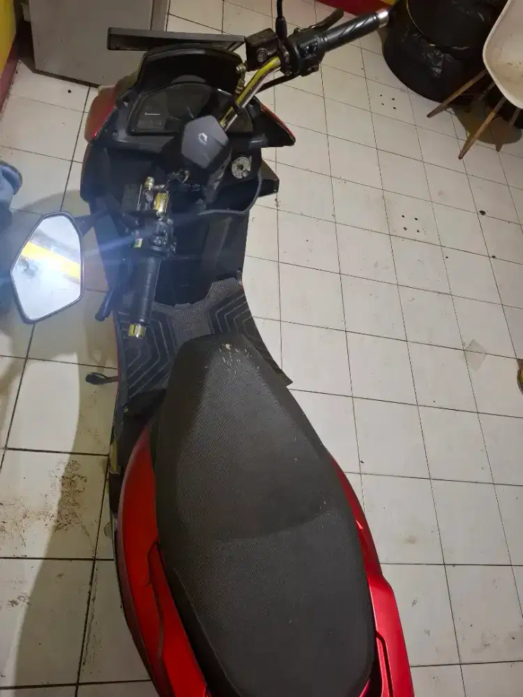 Motor listrik Polytron Fox S A/T warna merah matte