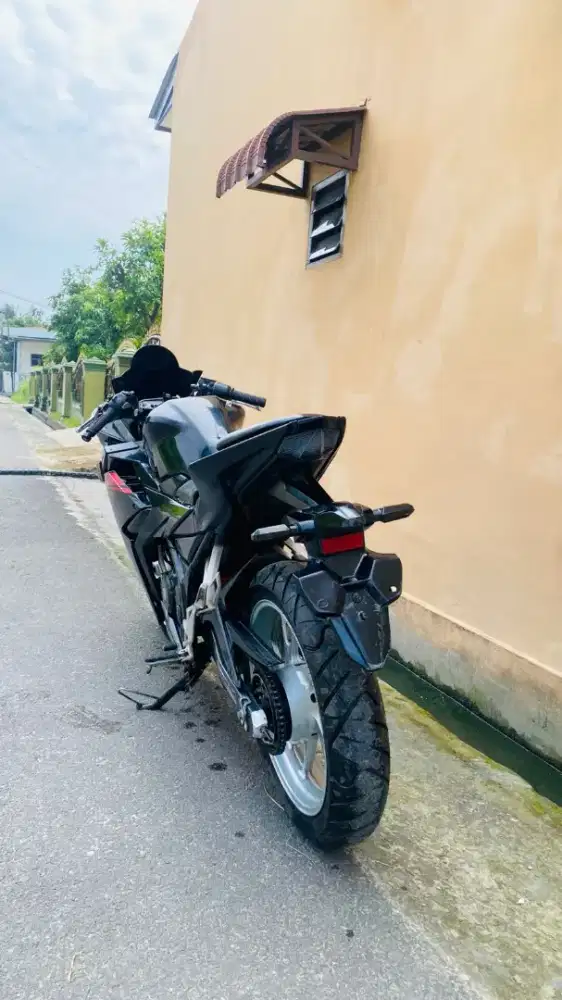 CBR 150R plat BB