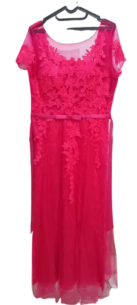 Dress pesta minimalis