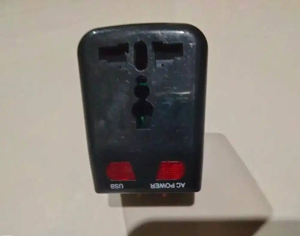 Stop kontak multifungsi