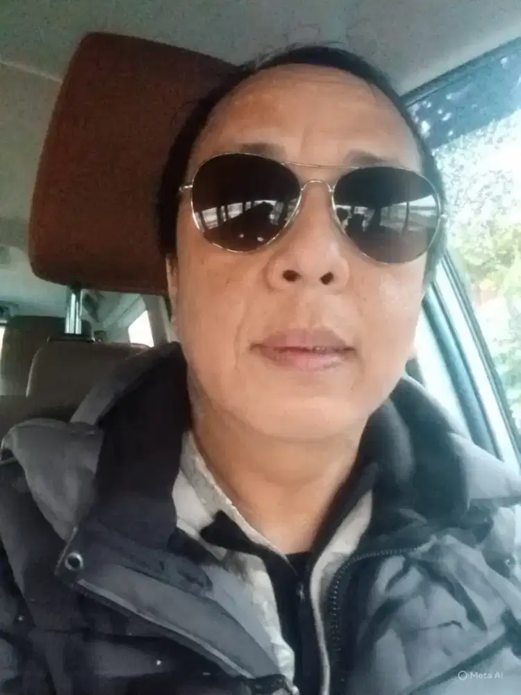 Cari kerja sebagai driver pribadi.office.