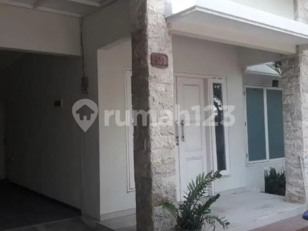 Rumah, 2 Lantai, SHM, Siap Huni