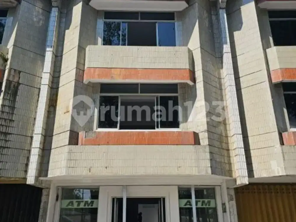Siap Huni, Ruko, 3 Lantai, HGB, Dekat Fasilitas Kesehatan, Bebas Banjir