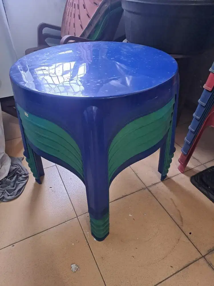 Meja Bulat Plastik