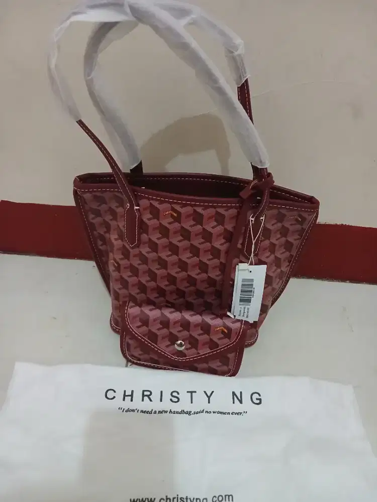 Christie ng maroon