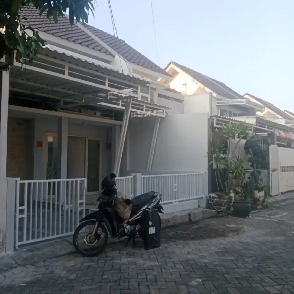 Rumah menarik di Perum Rungkut