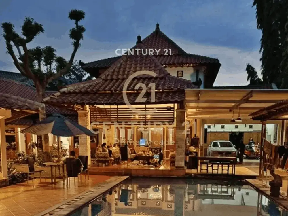 Rumah Dengan Pool Model Joglo Di River Park Bintaro Jaya