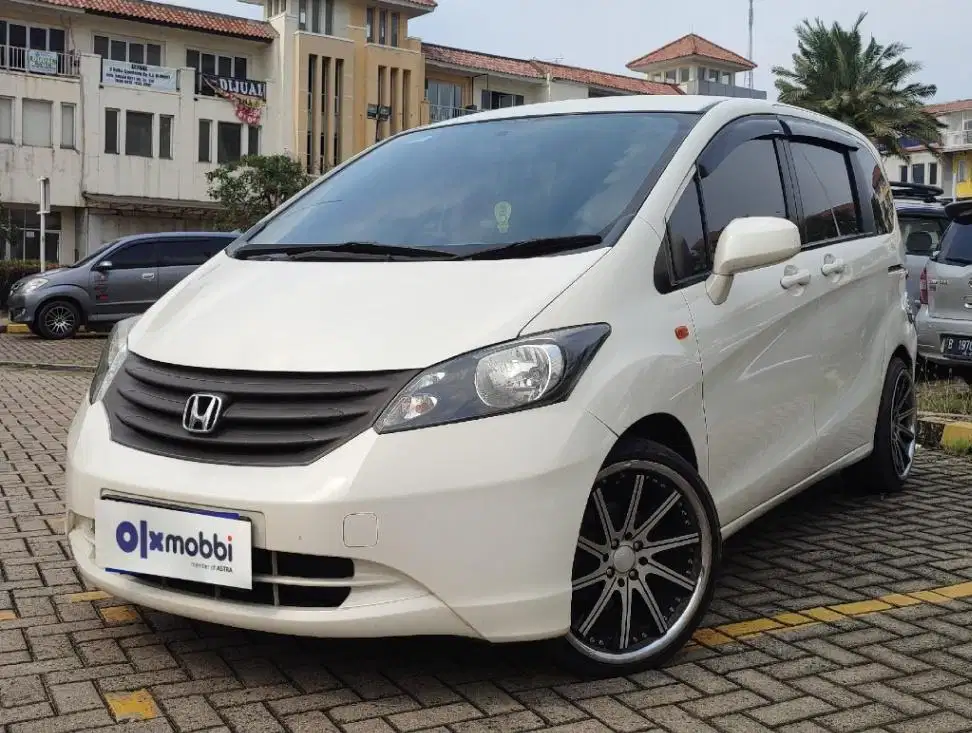 TDP 5, JT Honda Freed 1.5 S Bensin-AT Hitam 2012