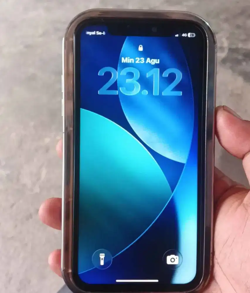 I phone 11 64 GB white