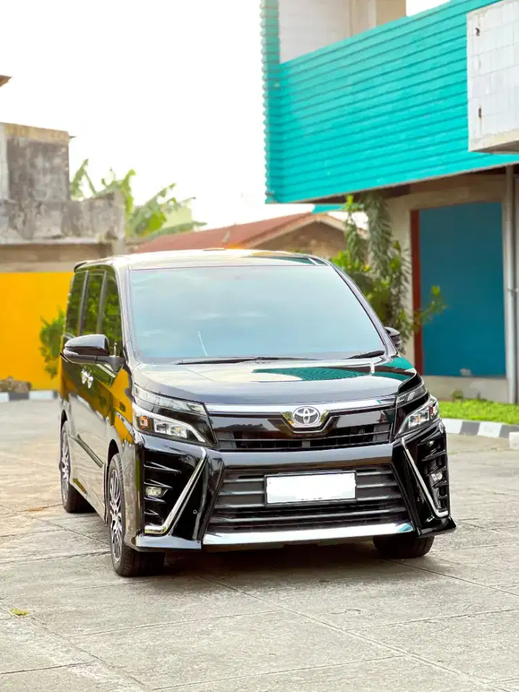 Toyota voxy 2.0 a/t 2018