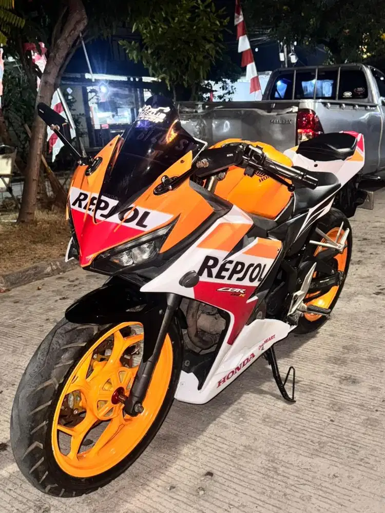 HONDA CBR 150 R (repsol)