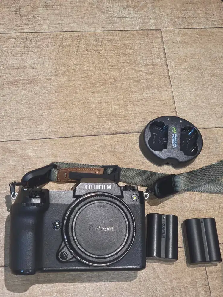 DIJUAL MULUS FUJIFILM GFX50S II + 2 LENSA
