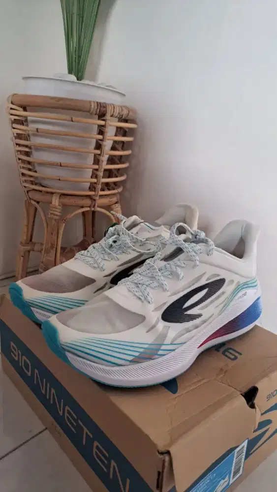 Sepatu Running Unisex
