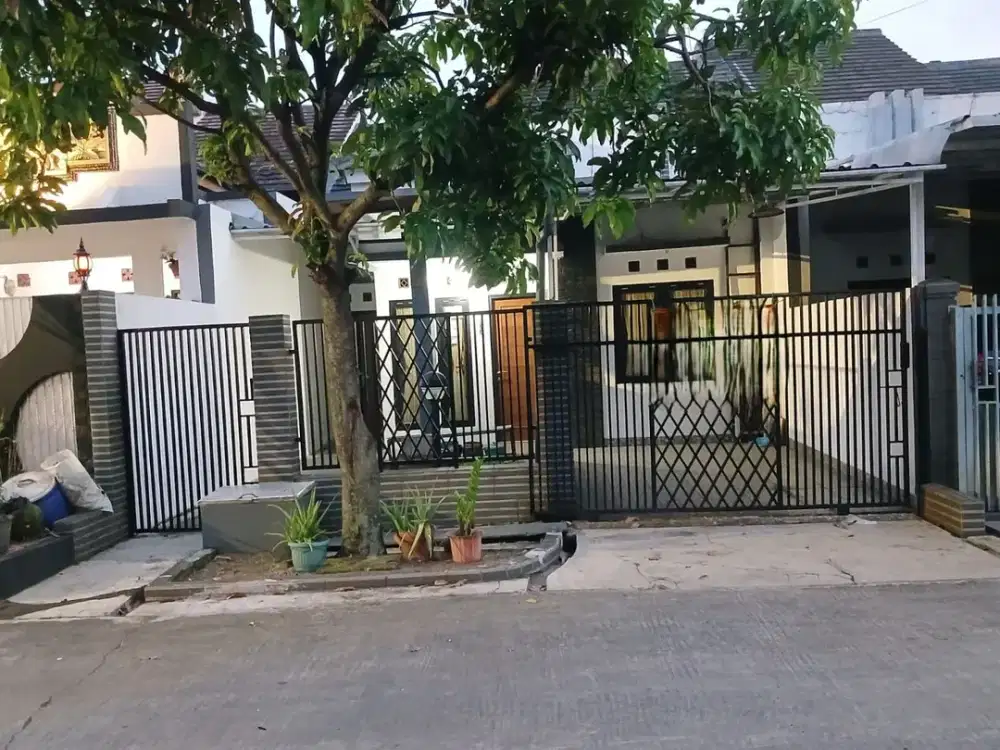JUAL CEPAT RUMAH TERAWAT DI KOMPLEK CIWASTRA KOTA BANDUNG DEKAT PASAR TRADISIONAL