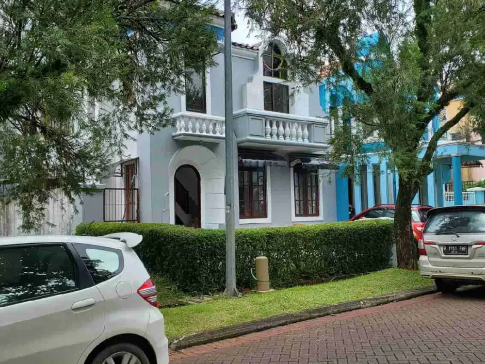 Rumah klasik cantik luas siap huni