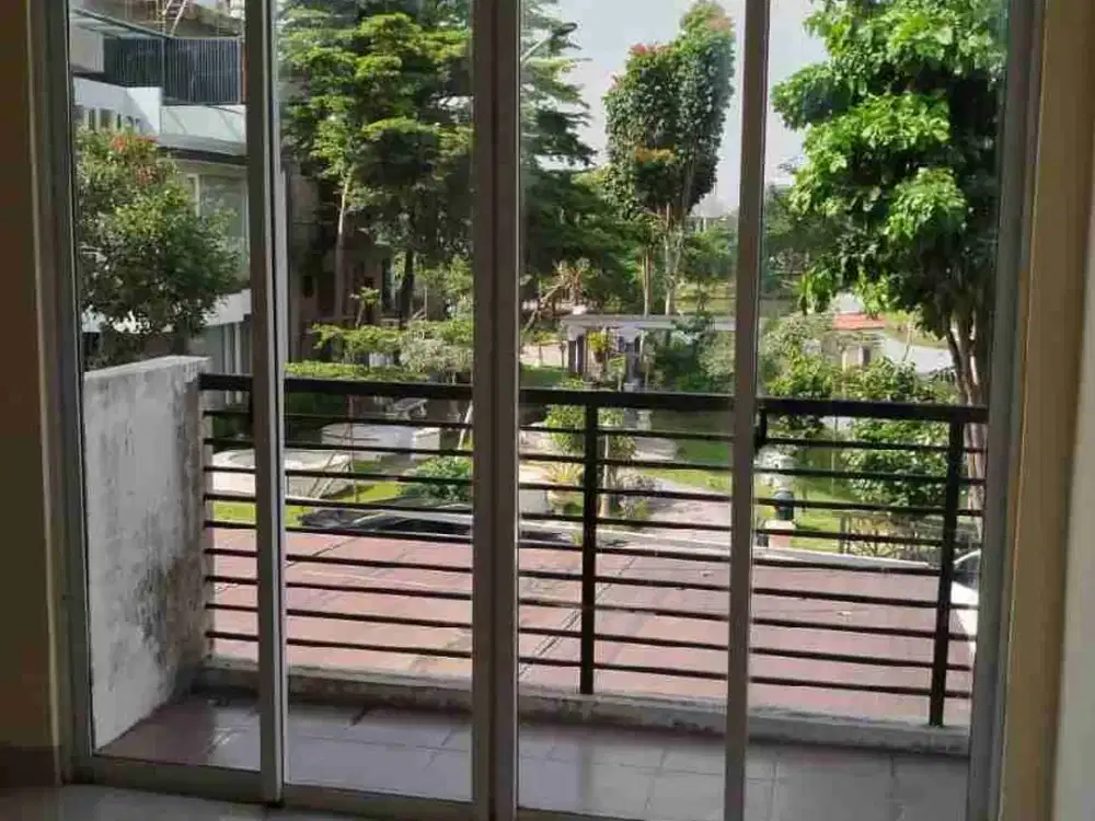 Rumah Green Lake City Mewah View Danau Siap Huni - BU